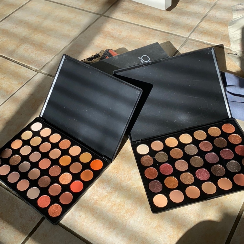 2 MORPHE eyeshadow palettes